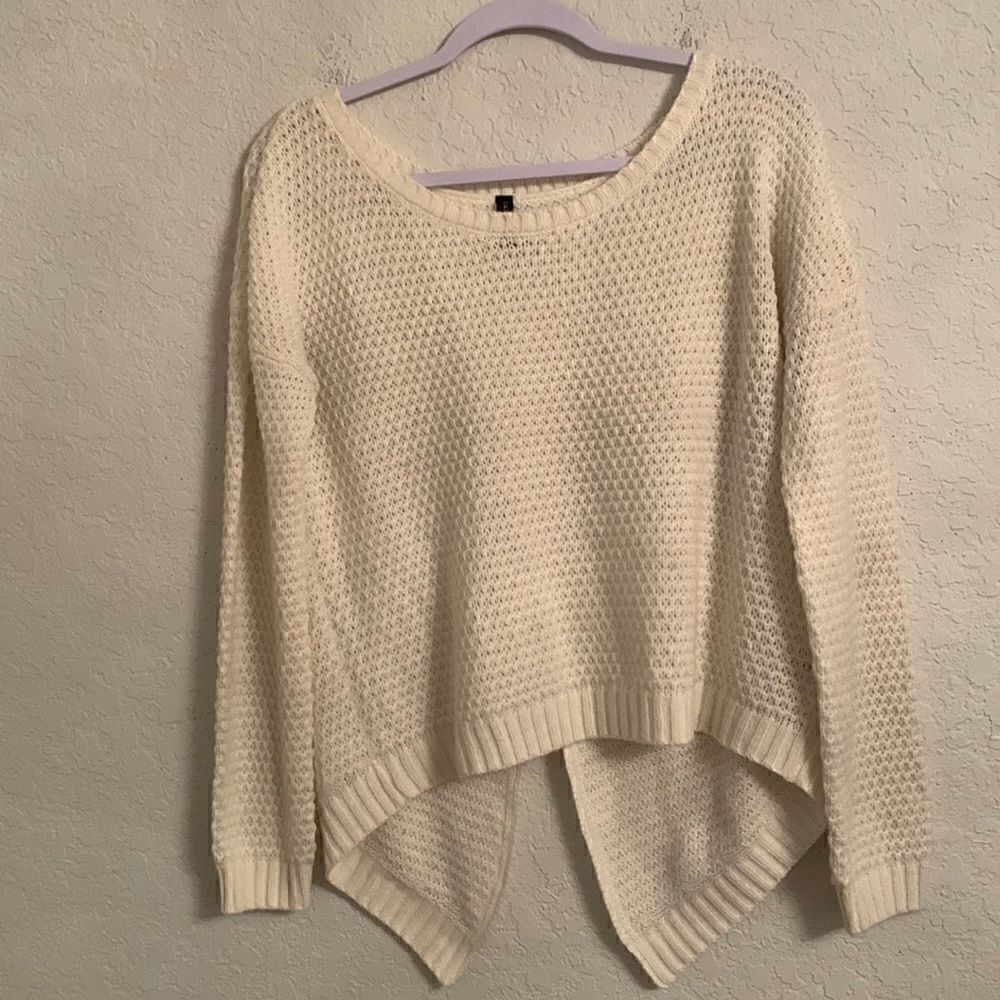 Full Tilt Long Sleeve Assimetrical Back Sweater Size L